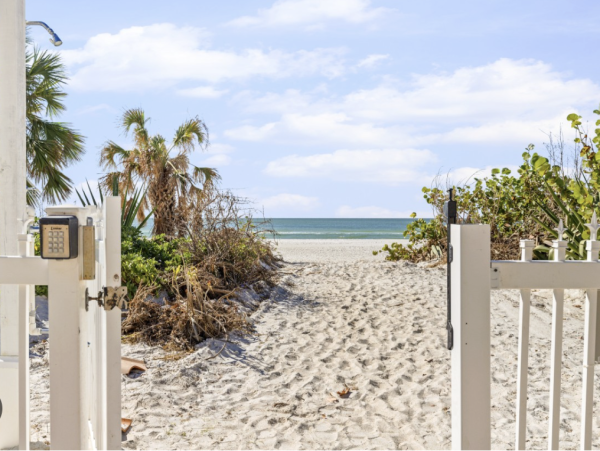 Holmes Beach Luxury Rental - Anna Maria Island Beachfront Penthouse