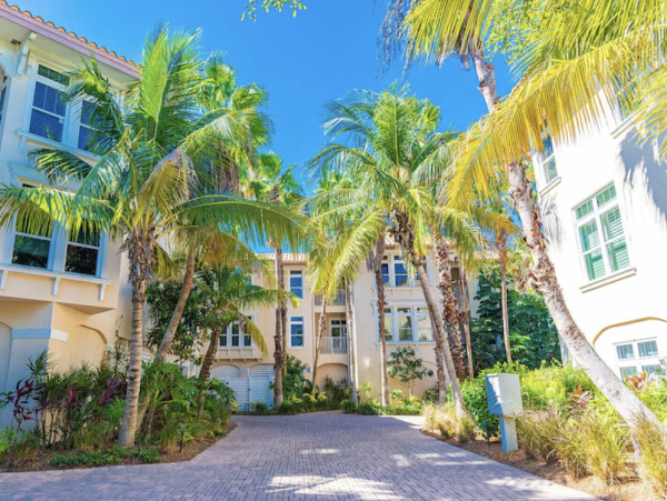 Holmes Beach Luxury Rental - Anna Maria Island Beachfront Penthouse