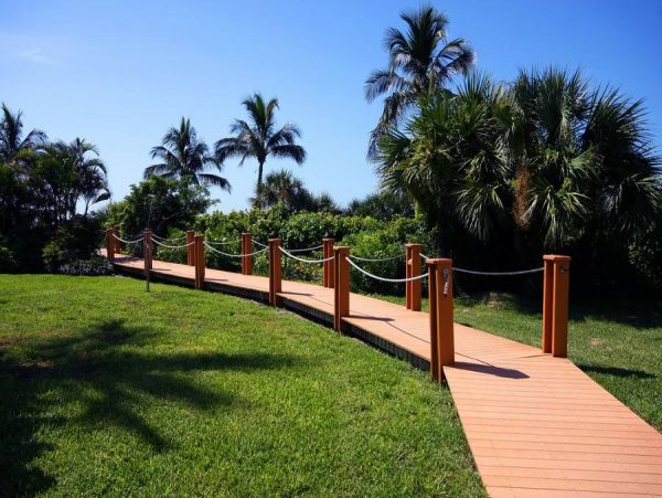 Sanibel Vacation Beach Condo Sleeps Six Guests Communal Pool