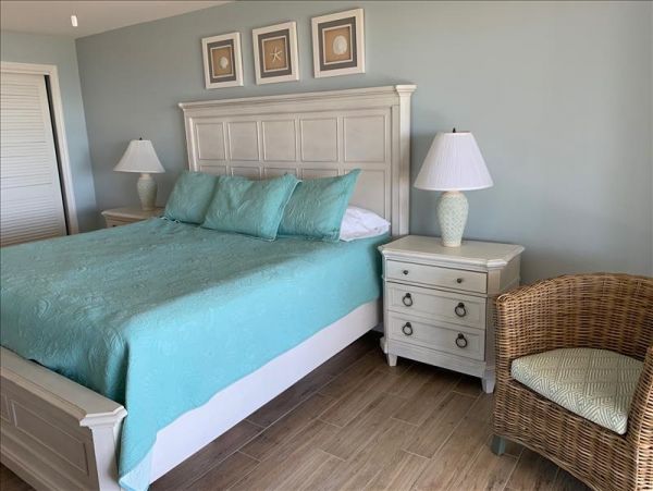 Sanibel Vacation Beach Condo Sleeps Six Guests Communal Pool