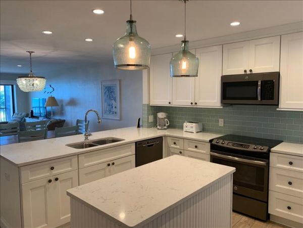 Sanibel Vacation Beach Condo Sleeps Six Guests Communal Pool