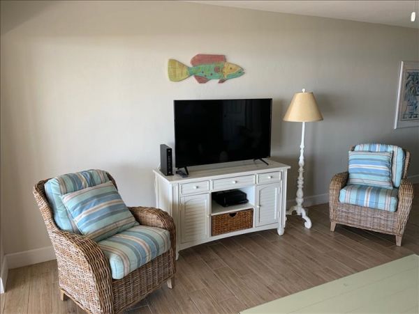 Sanibel Vacation Beach Condo Sleeps Six Guests Communal Pool