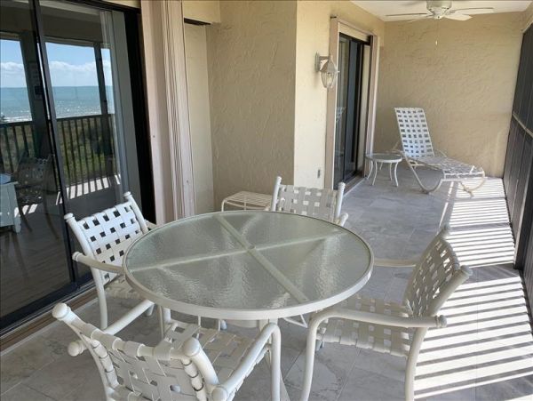 Sanibel Vacation Beach Condo Sleeps Six Guests Communal Pool