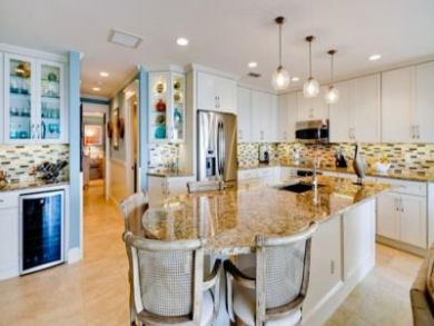 Kitchen with Breakfast Bar