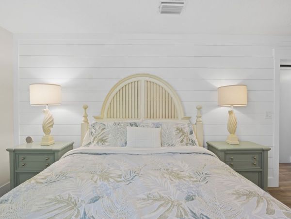 Beachfront Elegance with Direct Access and Gulf Views in Holmes Beach