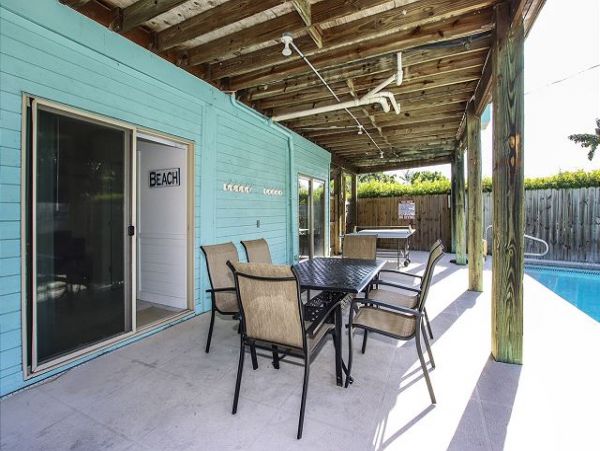 Captiva Three Bedroom Home Sleeps 8 Short Walk to Beach