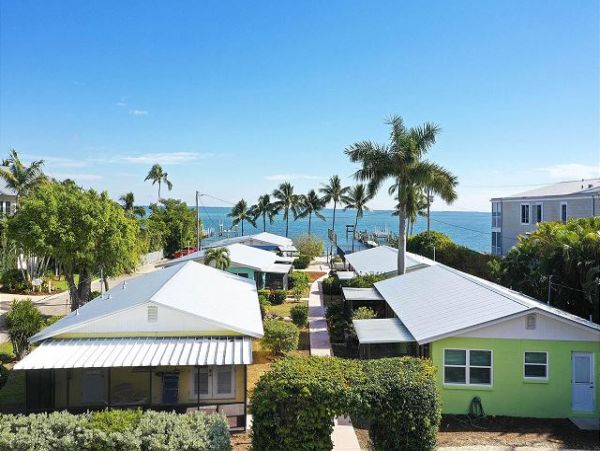 Captiva Three Bedroom Home Sleeps 8 Short Walk to Beach