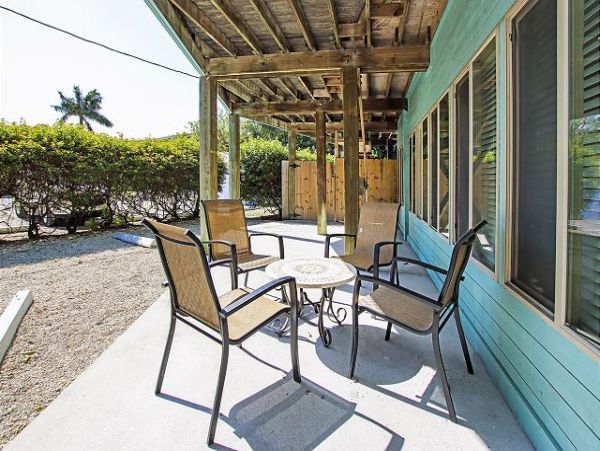 Captiva Three Bedroom Home Sleeps 8 Short Walk to Beach