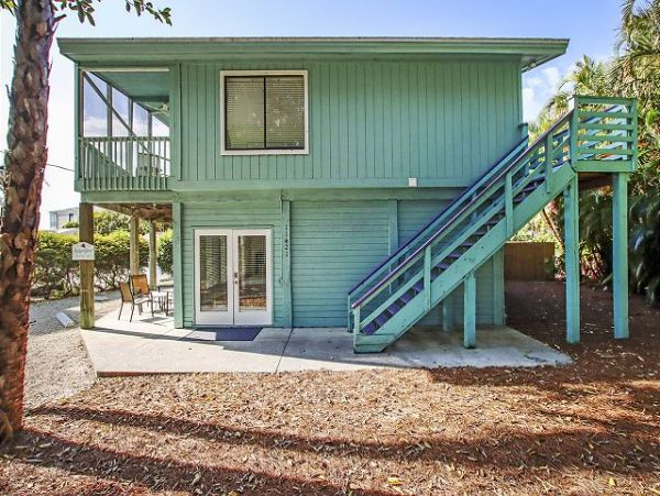 Captiva Three Bedroom Home Sleeps 8 Short Walk to Beach