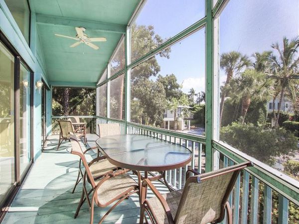 Captiva Three Bedroom Home Sleeps 8 Short Walk to Beach