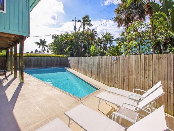 Captiva Three Bedroom Home Sleeps 8 Short Walk to Beach