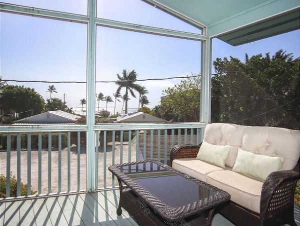 Captiva Three Bedroom Home Sleeps 8 Short Walk to Beach