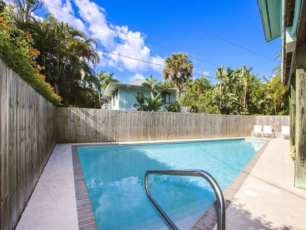 Captiva Three Bedroom Home Sleeps 8 Short Walk to Beach
