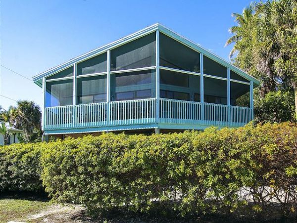 Captiva Three Bedroom Home Sleeps 8 Short Walk to Beach