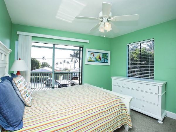 Captiva Three Bedroom Home Sleeps 8 Short Walk to Beach