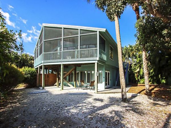 Captiva Three Bedroom Home Sleeps 8 Short Walk to Beach