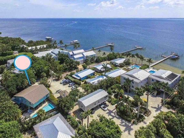 Captiva Three Bedroom Home Sleeps 8 Short Walk to Beach
