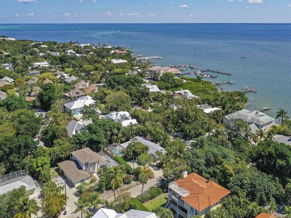Three Bedroom Captiva Vacation Rental with Private Pool