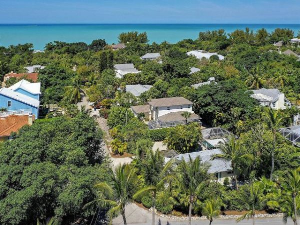 Three Bedroom Captiva Vacation Rental with Private Pool