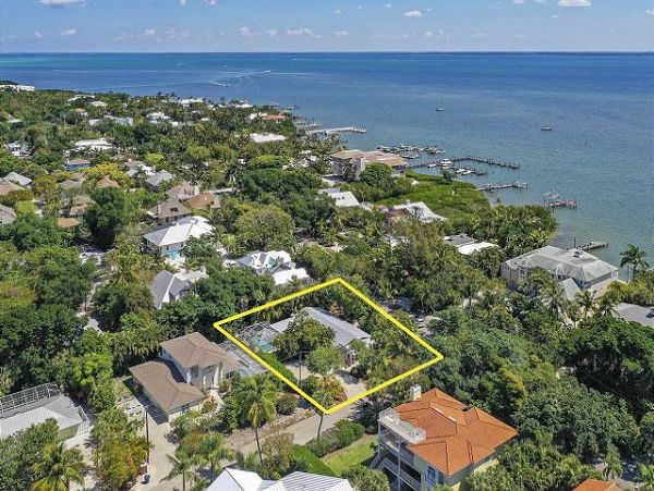 Three Bedroom Captiva Vacation Rental with Private Pool