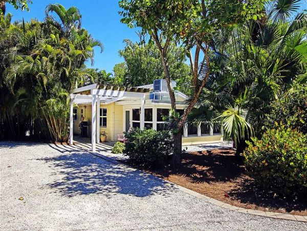 Three Bedroom Captiva Vacation Rental with Private Pool