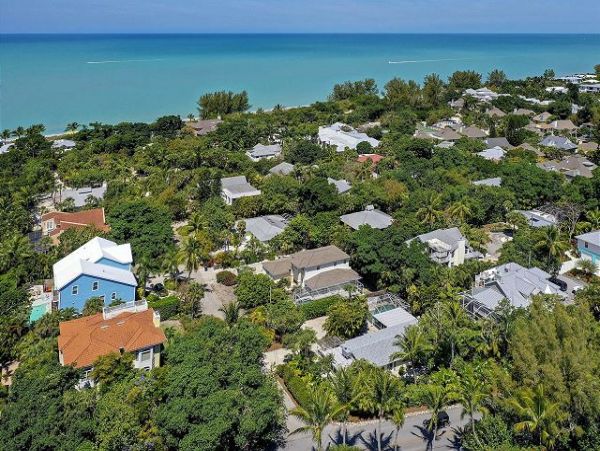 Three Bedroom Captiva Vacation Rental with Private Pool