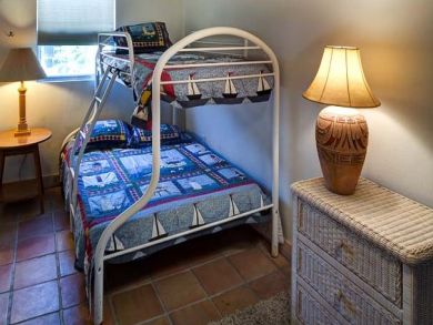 Bonus room with one set of bunk beds