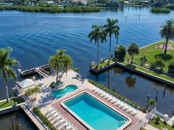 Siesta Key Vacation Condo Close To Beach Sleeps 6 Guests