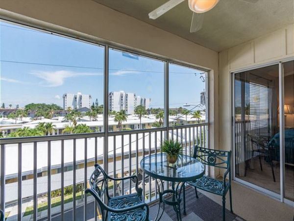 Siesta Key Vacation Condo Close To Beach Sleeps 6 Guests