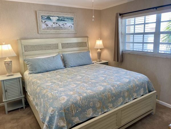 Siesta Key Vacation Condo Close To Beach Sleeps 6 Guests