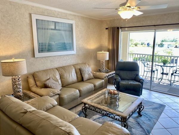 Siesta Key Vacation Condo Close To Beach Sleeps 6 Guests