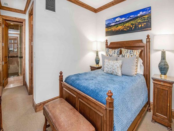 Vail 5 Bedroom Luxury Ski Vacation Condo - Sleeps 10 Guests