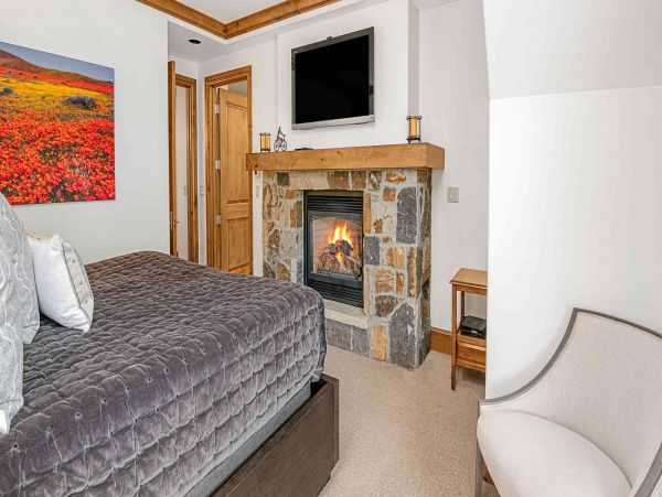 Vail 5 Bedroom Luxury Ski Vacation Condo - Sleeps 10 Guests