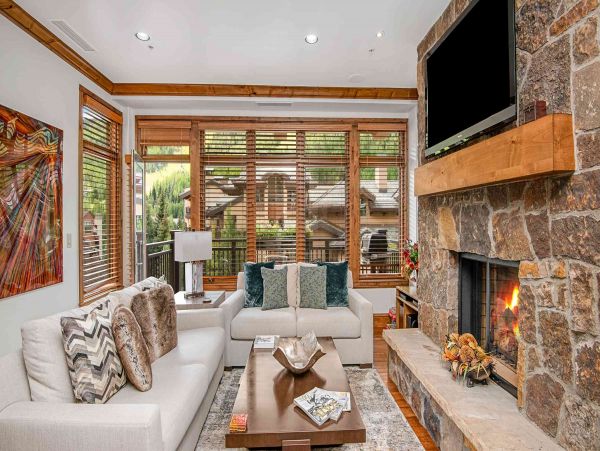 Vail 5 Bedroom Luxury Ski Vacation Condo - Sleeps 10 Guests