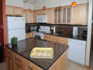 Fully equipped kitchen with island