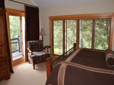 We Love this Five Bedrooms Home - Walk to Dining