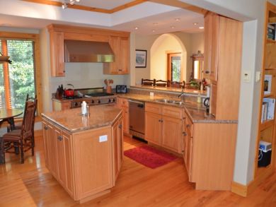 We Love this Five Bedrooms Home - Walk to Dining