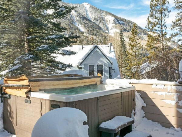 Mountain Views Vail Vacation Home Four Bedroom plus Den