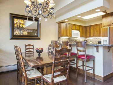 Four Bedroom Luxury Vail Ski Accommodations - Sleeps 10