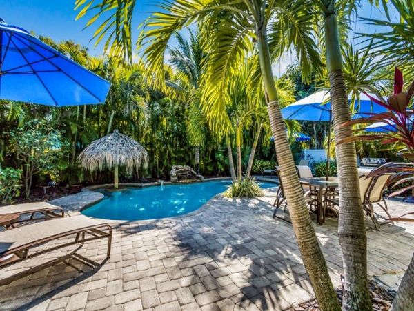 Holmes Beach Vacation Rental Home 3 Bedrooms Sleeps 6 Guests