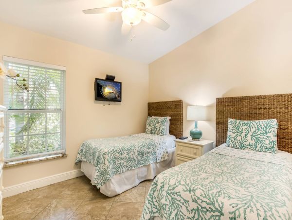 Holmes Beach Vacation Rental Home 3 Bedrooms Sleeps 6 Guests