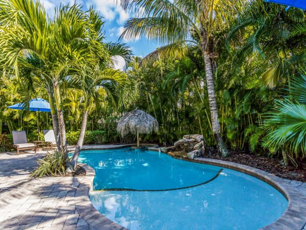 Holmes Beach Vacation Rental Home 3 Bedrooms Sleeps 6 Guests