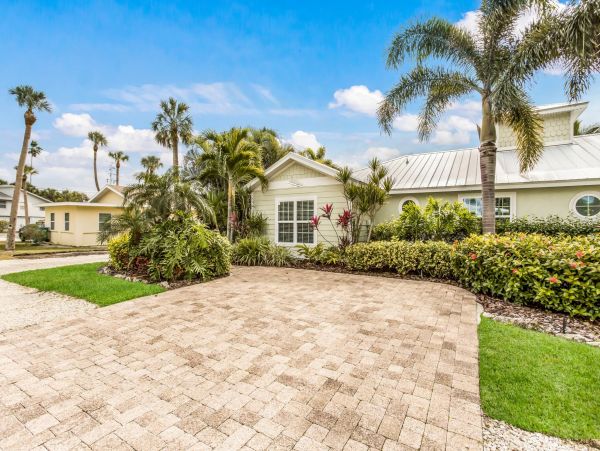 Holmes Beach Vacation Rental Home 3 Bedrooms Sleeps 6 Guests