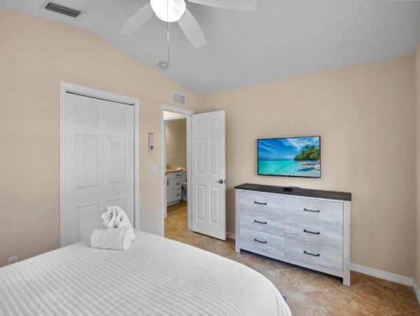 Holmes Beach Vacation Rental Home 3 Bedrooms Sleeps 6 Guests