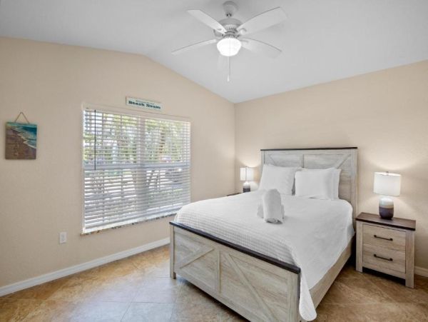 Holmes Beach Vacation Rental Home 3 Bedrooms Sleeps 6 Guests