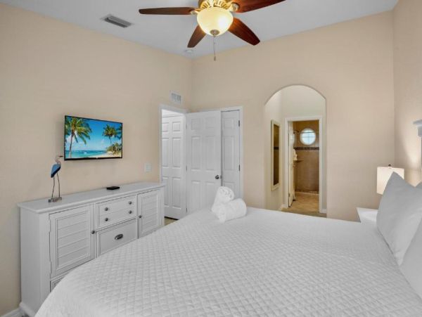 Holmes Beach Vacation Rental Home 3 Bedrooms Sleeps 6 Guests