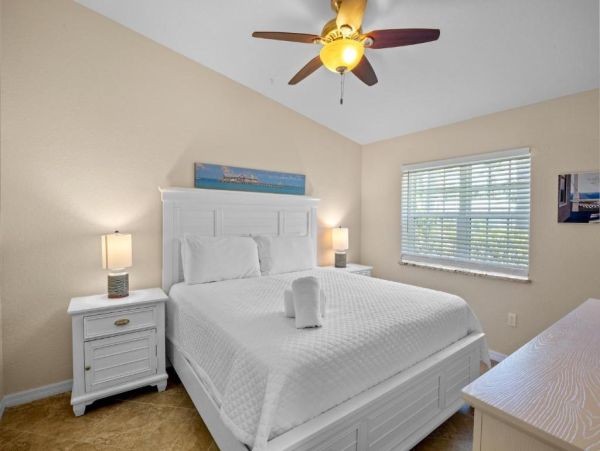 Holmes Beach Vacation Rental Home 3 Bedrooms Sleeps 6 Guests