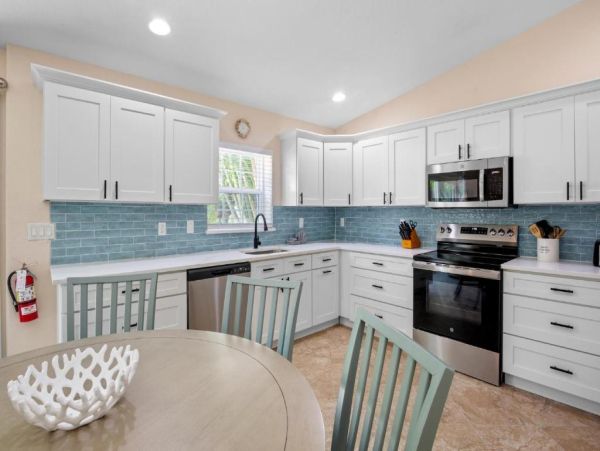 Holmes Beach Vacation Rental Home 3 Bedrooms Sleeps 6 Guests
