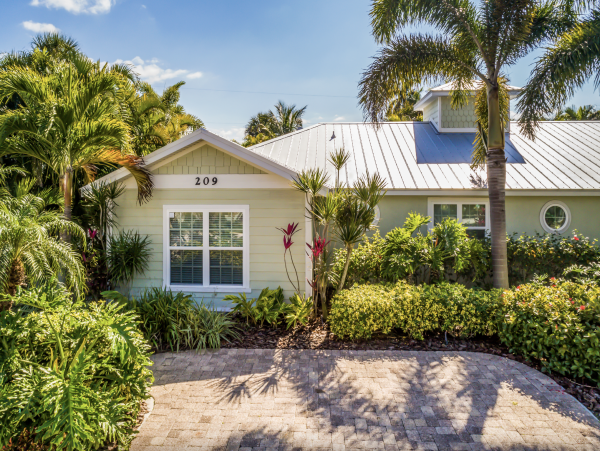 Holmes Beach Vacation Rental Home 3 Bedrooms Sleeps 6 Guests