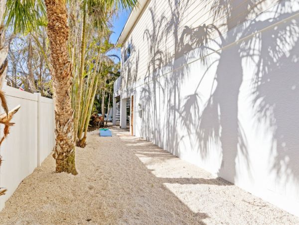 Anna Maria Rental 4 Bedrooms & Pool 3 Houses from Beach
